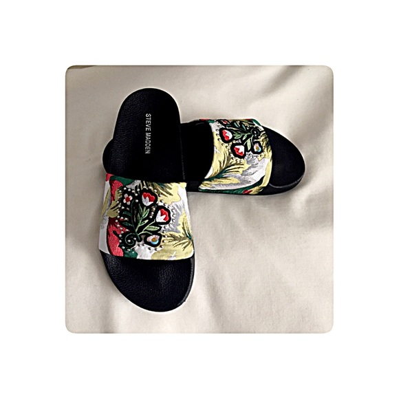 Steve Madden Shoes - 🦋Steve Madden slide sandal🦋